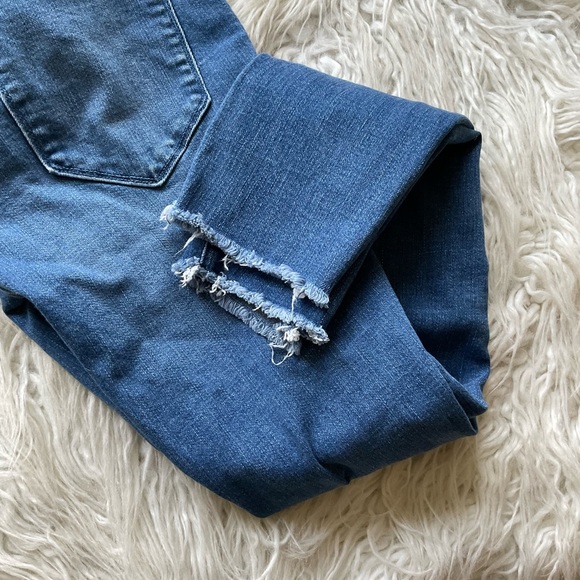 Abercrombie & Fitch Harper Low Rise Ankle Distressed Raw Hem Jeans - Picture 7 of 7